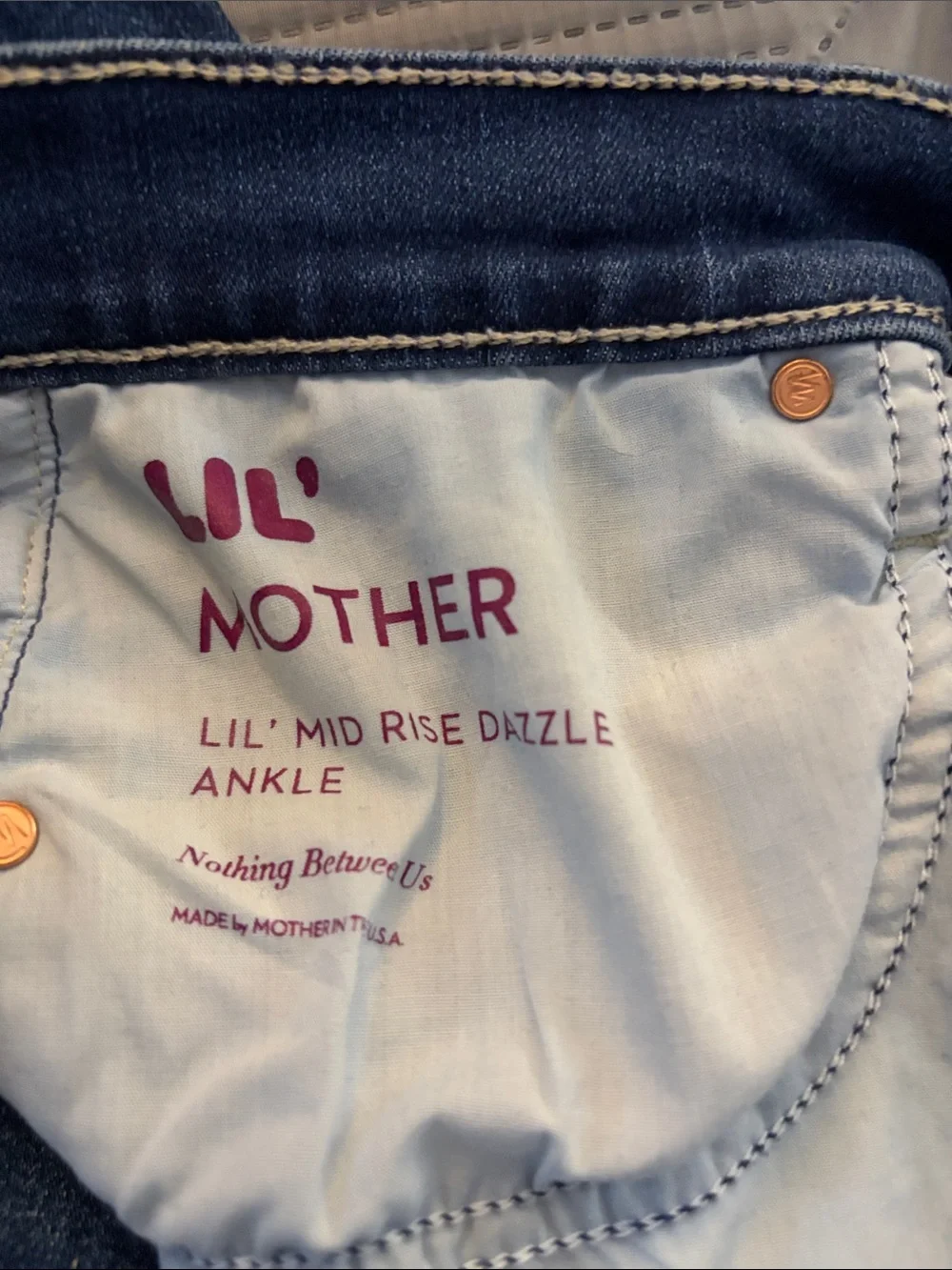 MOTHER Indigo Denim Mid-Rise Ankle Jeans with Pink Logo - Picture 2 of 3